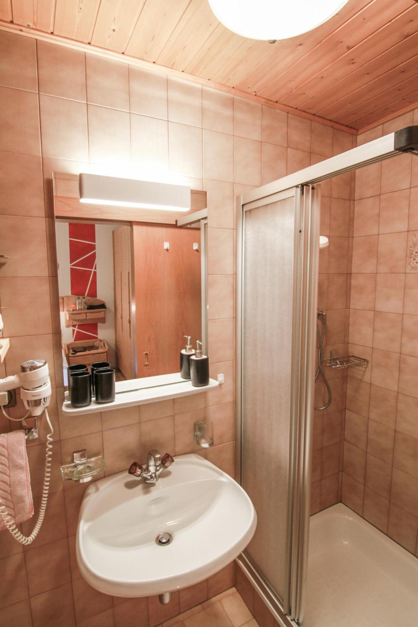 haus urban B&B Barbian Zimmer foto